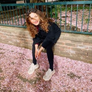 Şebnem Hassanisoughi Instagram - 🌸 güneşe doğru gülümsersem göremiyorum galiba