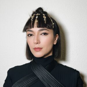 Şebnem Hassanisoughi Instagram - Başka foto görmeden önce bunu şuraya iliştiresim geldi. Sonrası gelir :) Onlarca kadının enerjisiyle her şey ne coşkulu ne sevinçli ne güzel.
@gelecegin.guclukadinlari 
@ozlemkaya
@gaios.co 
@pinarrturan 
@aydantas1
