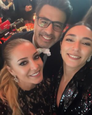 Şebnem Hassanisoughi Instagram - kutlamalar buluşmalar @nowtvturkiye 🌻
@serayozkan @rojbinerdn @dolibom @tayancayaydin ve bazı  selfoşlar
her mekanda fotomodelim @cansutosun 😂😍
all-time partner @onursaylak 👊🏻
gün sonu ağrıyan ayaklarla da olsa mıncıklanan minnoş
coşturmalara, coşmalara doyduğumuz @zeynepbastik 🔥
fotilerde görünmeseler de hepsinde olan @gozdeyilmaz @alikeser_ @ontalent.tr ❤️