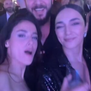 Şebnem Hassanisoughi Instagram - kutlamalar buluşmalar @nowtvturkiye 🌻
@serayozkan @rojbinerdn @dolibom @tayancayaydin ve bazı  selfoşlar
her mekanda fotomodelim @cansutosun 😂😍
all-time partner @onursaylak 👊🏻
gün sonu ağrıyan ayaklarla da olsa mıncıklanan minnoş
coşturmalara, coşmalara doyduğumuz @zeynepbastik 🔥
fotilerde görünmeseler de hepsinde olan @gozdeyilmaz @alikeser_ @ontalent.tr ❤️