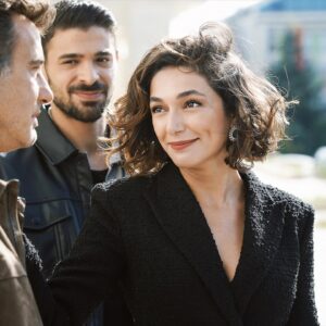 Şebnem Hassanisoughi Instagram - başıma bir şey gelmeyecekse bu kadınla pek eğleniyorum. ve ben 4. diyorum 💫