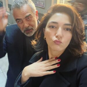 Şebnem Hassanisoughi Instagram - 1- hadi gözünüz aydın size iyi seyirler ⛵️
2- @halitozgursari ile o fotiyi çekene kadar reminderımız
3- kimin eli kimin kolunda w @serdarorcin 
4- kinda şizofrenya ortam pek eğlenceliymiş gibi @dolibom 
5- şipşak w @yurdaerokur