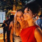 Seda Türkmen Instagram - Nesi güzel biliyor musunuz? Kafasına koyuyorsa yapıyor bu kadın. @handedogandemir canım kadın - bir kez daha gururlandırdı hepimizi.. @inocosmetic hayırlı uğurlu olsun. Süreçteki herkesi tebrik ediyorum. Saçıma bile süresim var 💄💋🤍 ( @hchur @meltemkaraata @almilaoztoprak 🙏🏽🤍)