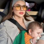 Seda Tosun Instagram - Kolumdaki “ S.T “ dövmesi Seda Tosun kısaltması oluyor uzun zaman önce yaptırmıştım. Merak edenler oluyor, birinin adını yazdıracak kadar aptal değilim. Kızımın adını yazdırırım o başka 😍🧿🩷