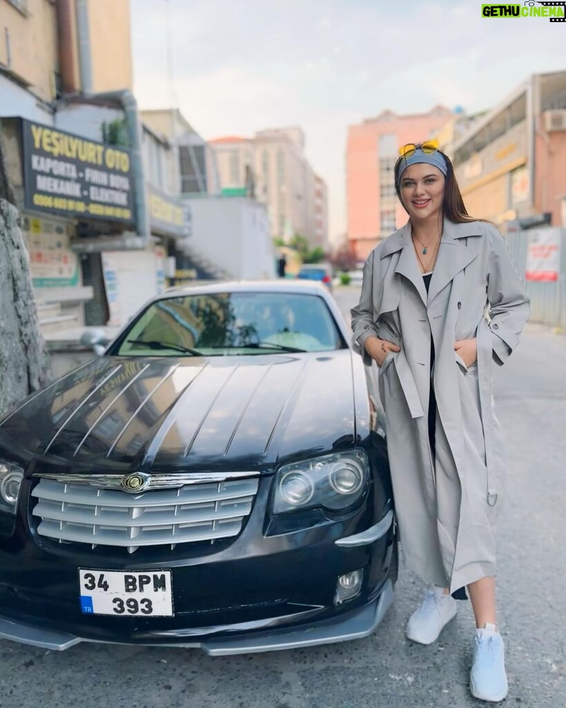 Seda Tosun Instagram - Hayallerin sana koşmaz, sen hayallerine koşacaksın 🩶