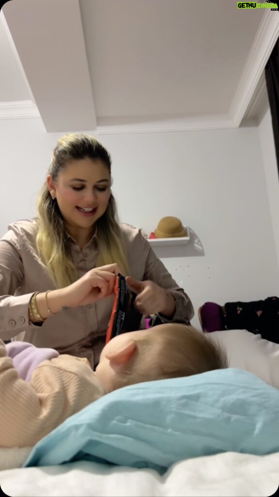 Seda Tosun Instagram - Kızımla kargo açıyoruz 😍❤️🧿