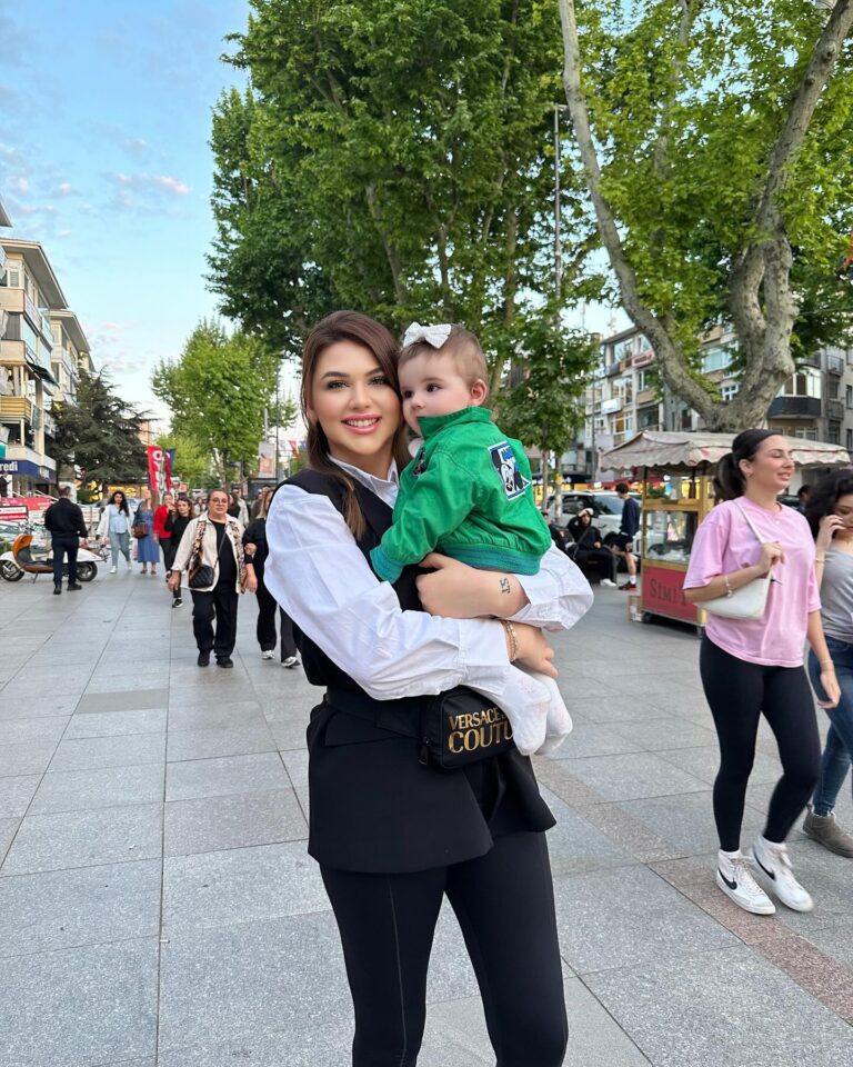 Seda Tosun Instagram - Anne- kız günümüz 💕🎀👶🍼🧿 maşallah 🧿🧿🧿