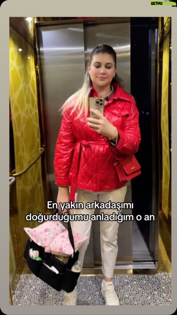 Seda Tosun Instagram - Kırmızı İpekyol ceket @yazelgroup