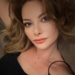 Sedef Şahin Instagram - Çağrıya yanıt verin ! Ruhunuz sizi ne yapmaya çağırıyor ? Good night all😉💋