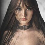 Sedef Şahin Instagram - Saklanma… 😉 #dönemsel #sanatsal :) 📸 ; @berkay.gulum 🙏🏻💐 Styling ; @tugcecaldiran 🙏🏻💐