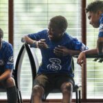 Seema Jaswal Instagram - AD Thrilled to have joined @suresportuk on site at @chelseafc last week to see its #BreakingLimitsProgramme in action. The programme works with NGOs and grassroots initiatives around the world helping disadvantaged young people to break down the barriers holding them back from moving however they want. Sure recognises the power of movement and how important it is that everyone has the ability to move however and whenever they want. It’s part of the reason why I’ve been an ongoing Sure partner, as a sports fan, supporter and now parent, I want to make sure my little girl has every opportunity to partake in movement and sport however she chooses. Sport can teach us so much more than we realise and that transcends to so many other parts of our lives. It’s such a powerful tool for social change and it was an honour see programmes like this one in action. And bonus, I got to catch up with my friend @enialuko and I got some tips from the coaches from @chelseafc for my Sure #BringTheHeat challenge!