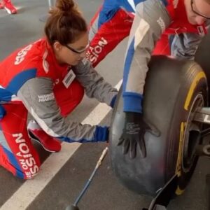 Seema Jaswal Instagram - A memorable moment for @mclaren 🙌🏽
Setting a NEW WORLD RECORD for the fastest ever @f1 pit-stop in @qatar is an incredible achievement! 

Congrats to the team & @zbrownceo 👏🏽

Swipe left 😅 I’ve actually tried my hand at this, not as easy as it looks. Don’t think I’ll be offered a career change anytime soon!

#mclaren #landonorris #formula1 #f1 #pitstop #motorsport #racing