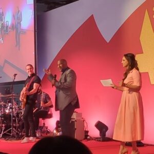 Seema Jaswal Instagram - An inspiring afternoon for all generations 💛

It was an absolute privilege to host the @england Football Grassroots Football Awards 2023. An event that shines a light on the incredible volunteers that help the game we all love so much grow at grassroots level and celebrating the impact it can have on so many aspects of society.

✔️12 inspiring award winners
✔️Legends past and present
✔️England Manager Gareth Southgate 
✔️Sir Geoff Hurst 🎤 Sweet Caroline 
✔️John Barnes taking us back to 1990
✔️Amazing live music with Rockaoke 
✔️Dramatics of the Community Shield
✔️Why can’t all Sundays be like this?!

It’s a great privilege to be involved in the grassroots of the nation’s sport knowing

#grassroots #grassrootsfootball #inspiring #communityshield #football #family