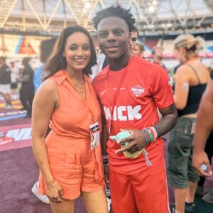 Seema Jaswal Instagram - Sunshine and smiles on the hottest day of the year! All for a very worthy cause. 🙌🏽

✅ @sidemen FC vrs YouTube All-Stars
✅ £2.5 million raised for charities 
✅ 62,000 in attendance 

Thanks for having me 💛#sidemencharitymatch