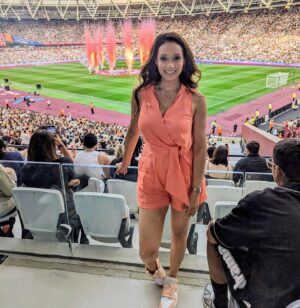 Seema Jaswal Instagram - Sunshine and smiles on the hottest day of the year! All for a very worthy cause. 🙌🏽

✅ @sidemen FC vrs YouTube All-Stars
✅ £2.5 million raised for charities 
✅ 62,000 in attendance 

Thanks for having me 💛#sidemencharitymatch