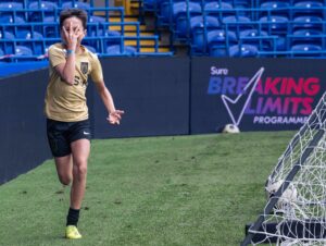 Seema Jaswal Instagram - AD Thrilled to have joined @suresportuk on site at @chelseafc last week to see its #BreakingLimitsProgramme in action. The programme works with NGOs and grassroots initiatives around the world helping disadvantaged young people to break down the barriers holding them back from moving however they want. Sure recognises the power of movement and how important it is that everyone has the ability to move however and whenever they want. It’s part of the reason why I’ve been an ongoing Sure partner, as a sports fan, supporter and now parent, I want to make sure my little girl has every opportunity to partake in movement and sport however she chooses. Sport can teach us so much more than we realise and that transcends to so many other parts of our lives. It’s such a powerful tool for social change and it was an honour see programmes like this one in action.
 
And bonus, I got to catch up with my friend @enialuko and I got some tips from the coaches from @chelseafc for my Sure #BringTheHeat challenge!