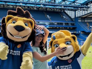 Seema Jaswal Instagram - AD Thrilled to have joined @suresportuk on site at @chelseafc last week to see its #BreakingLimitsProgramme in action. The programme works with NGOs and grassroots initiatives around the world helping disadvantaged young people to break down the barriers holding them back from moving however they want. Sure recognises the power of movement and how important it is that everyone has the ability to move however and whenever they want. It’s part of the reason why I’ve been an ongoing Sure partner, as a sports fan, supporter and now parent, I want to make sure my little girl has every opportunity to partake in movement and sport however she chooses. Sport can teach us so much more than we realise and that transcends to so many other parts of our lives. It’s such a powerful tool for social change and it was an honour see programmes like this one in action.
 
And bonus, I got to catch up with my friend @enialuko and I got some tips from the coaches from @chelseafc for my Sure #BringTheHeat challenge!