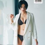 Seira Anzai Instagram - 写真集 “Sirius” 表紙 裏表紙が公開です🫶🏻 ⠀ この表紙は私含め、関係者のスタッフ 総意でこの1枚に決まりました。 ｢せーの｣ で指さした物がこれってものすごい運命だと思いませんか…？ 奄美大島で初めて撮ったシーンです♡ ⠀ 裏表紙は、水着にジャケットスタイルという 私が必ず撮ると決めていたカット。 ⠀ どちらもとても思い入れのあるものです。 まだ購入を悩んでいる方も この表紙 裏表紙をみて購入したくなったでしょう… 沢山の方 “Sirius” が届きますように。 ⠀ photo: @sampeism hair&make: @tomokookada stylist: @mayumiando57 By: 幻冬舎