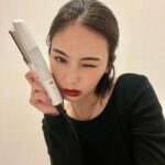 Seira Anzai Instagram - 私がアンバサダーを務めるVS“ヴィダルサスーン”の スチームストレートアイロンを紹介します。 コンパクトなストレートアイロンなのに スチームが出て本格的。 持ち運び先でも、髪の毛は綺麗でいたいですよね…♡ 是非チェックしてみてください〜 ⠀   @vs_hairiron_official   #vidalsassoon #ヴィダルサスーン #小泉成器 #pr #新生活