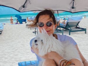 Sela Ward Instagram - Ollie’s first beach day... he wasn’t too sure about the sand. 🐶
