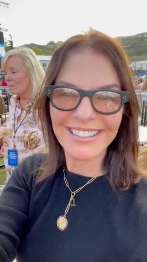 Sela Ward Instagram - Happy Labor Day and congratulations to my alma mater, @univofalabama, on starting the football season off with a big W! #RollTide