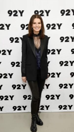 Sela Ward Instagram - I think it’s safe to say… I love to wear black. #FashionFriday