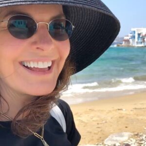 Sela Ward Instagram - I know traveling is opening back up but how about a little virtual vacation together? A few years ago, I fell in love with the quaint beach and beautiful sunsets in Mykonos! #fbf