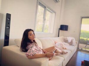 Selen Seyven Instagram - Okunmuş bir kitap şöyle diyordu;

Gerçeğin kendiliğinden bir seyri vardır.
Ya onun yoluyla barışırsınız ,
Ya da sonsuza kadar kendi yaşamınızla boğuşursunuz. .
#vazgeçebilmek
#guyfinley 
çok da şey yapmamak lazım🪡