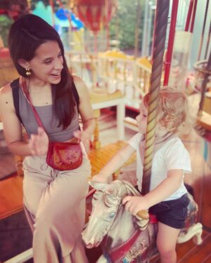 Selen Seyven Instagram - Atlı karıncaya 3 tur sıkılmadan hep aynı heyecanla binmiş kaç anneyiz?
#kalbimmarsel
