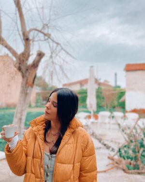 Selen Seyven Instagram - İnsanın günde bir kahve hakkı olması o kahveyi çok kıymetli yapmıyor mu?  Özellikle Türk kahvesi olunca ☕️#yaşasınemzirenanneler