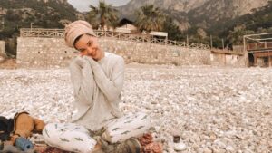 Selen Seyven Instagram - Gelecek 

Oldugum an’da kalmayi dilemek gibi

Gelecek elbet gelecek

Sevgi dolu kaldigimiz an’larimizla gelsin 
Sağlıklı gunlerle gelsin 🙏🏼