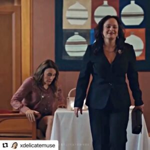 Selen Uçer Instagram - Songül’ün olayları bu akşam @evlilikhkhersey de çözümüne ulaşıyor mu yoksa 🤔 @foxturkiye de 20.00’de 💫 Bu ekible tekrar beraber olmak çok güzel🧡🙏😎@mfyapimtv Ayrıca bu kolajı yapan izleyicimize de teşekkür ediyorum 😁🥰🙏