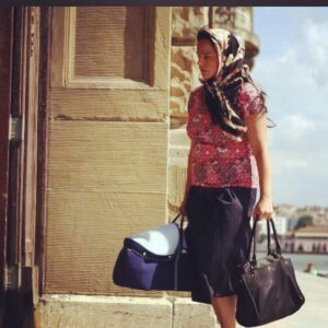 Selen Uçer Instagram - Ne kapılar zorladıktı 🚪🧐Yağmurlu gün felsefeleri 🤨😁🙌🧿🙏#tbt #can #2012sundancefilmfestival #jüriözelödülü @rasitcelikezer @serdarorcin 🥰🤗🥂