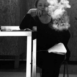 Selen Uçer Instagram - Bazı şeyleri özlemedik mi sanki 💬😉 #geliyoryakında🙌 #merrychristmas &  #mutluyıllar #happy2022💥 #sigaradiilofotodakikorkmayın 🙆🏻‍♀️