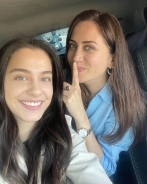 Selen Öztürk Instagram - Benden , setten , bizden … ✨ Anlar anılar ✨

Akşama görüşürüz 🙏