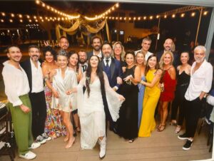 Selen Öztürk Instagram - Bir ömür boyu mutlu olun Canım Deniz & Bilgehan 
🥂🧿🌺

Ne de güzel bir gece ve buluşma oldu .. İyi ki 🙏

#denizbilgehanwedding