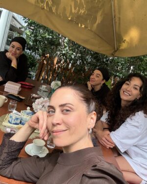 Selen Öztürk Instagram - Benden , setten , bizden … ✨ Anlar anılar ✨

Akşama görüşürüz 🙏