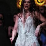 Selen Görgüzel Instagram - Show must go on✌🏼 dün gece @sureyya.teras Elbise @selmaorucatelier Fotoğraf @eve_line_photo