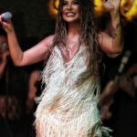 Selen Görgüzel Instagram - Show must go on✌🏼 dün gece @sureyya.teras Elbise @selmaorucatelier Fotoğraf @eve_line_photo
