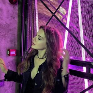 Selen Soyder Instagram - Menekşeler mor  en sevdigim madendir bor