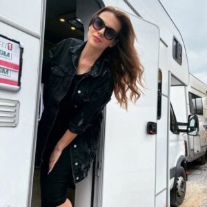 Selen Soyder Instagram - Oto pazarında artış var mı? 🚐 Artiz mi? Ne artizi?🥲