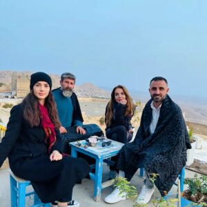 Selen Soyder Instagram - Eşsiz enerjin,harika insanların ve  sonsuz kucaklaman icin tesekkurler Mardin🤍🤍🤍🦚🍇🐍