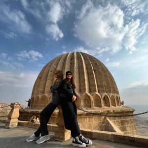 Selen Soyder Instagram - Eşsiz enerjin,harika insanların ve  sonsuz kucaklaman icin tesekkurler Mardin🤍🤍🤍🦚🍇🐍