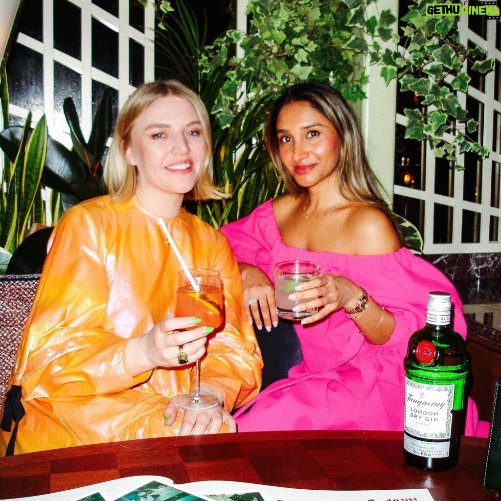 Self Esteem Instagram - #ad. What a dress. Thanks to @tanqueraygin for a great night out yesterday with my favourite @klements.studio dress before she heads out on her rental adventures. a big shout out to @charlotteleahcollins @tastemycaramelle @billie_bhatia @arentyoueshita @remyfarrell @venswifestyle it was great to meet and hear your stories... @klements has always had my back and made me feel like a pop star right back when I wasn’t one. I have worn this so many times but real Steamers will recognise it from my famous NYE stream raffle 2021 🧡 it’s got so many stories woven through it and I love love love it, so I hope you do too. Head to @ByRotation to rent it and make your own story! 🧡 @tanqueraygin, @byrotation, #tanqueray, #byrotation 📸: @rosannaelettra Please do not forward to those who are under the legal purchase age for alcohol. Please drink responsibly. For the facts: drinkaware.co.uk.