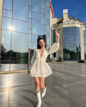 Selin Türkmen Instagram - günese ates etmiyoruz günesi selamlıyoruz sayın hemsehrilerim🫡✨