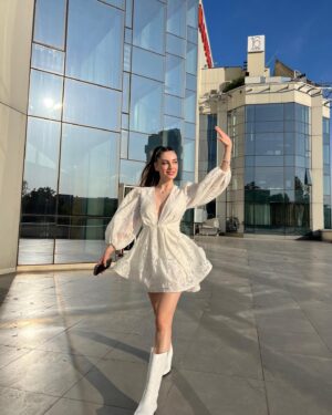 Selin Türkmen Instagram - günese ates etmiyoruz günesi selamlıyoruz sayın hemsehrilerim🫡✨