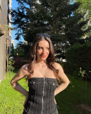 Selin Türkmen Instagram - severse soldan silerse sağdan pozum ve günes🌞