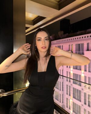 Selin Türkmen Instagram - galaaa🖤
makyaj: @banu_aksungur 
styling: @_gamzesengul_  @magg.pr