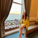 Selin Genç Instagram - Dün💛 @niranhurel x @saatvesaat 30. Yıl gecesinden🌟 #saatvesaat #saat30saat
