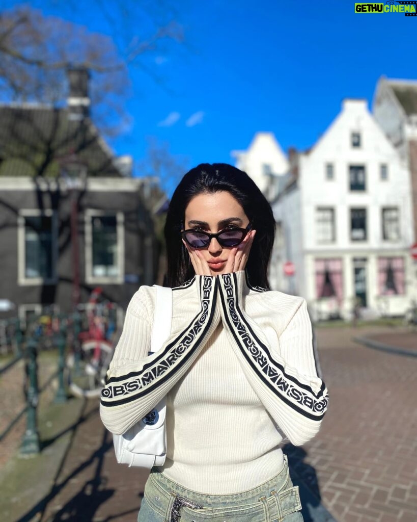 Selin Genç Instagram - It was a sunny Amsterdam day! #amsterdam #tb 🤍